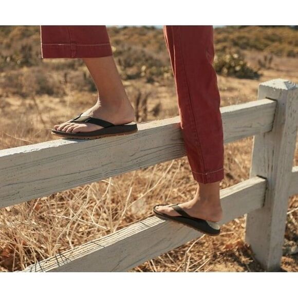 ✨Chaco Lowdown Women Black Sz 8 Flip Flop✨ - Picture 1 of 13